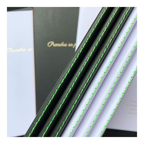 Carnet blanc Quintessence couture fil vert fluo