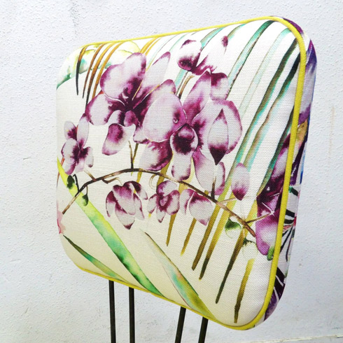 article Aurelie Breteaux detail de chaise tissu motif floral Confluences VcommeSamedi